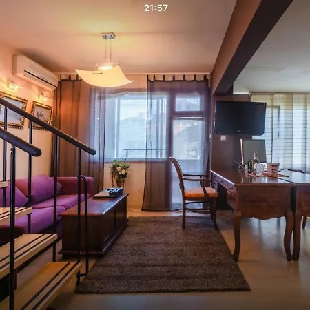 Downtown Maisonette 公寓